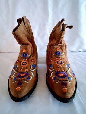 Mudd Girl's Size 6M "Cheyenne" Faux Suede Embroidered Boots